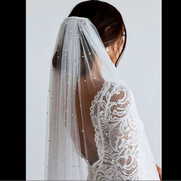 Cathedral length all over pearl veil bride wedding - Picture 3 of 4